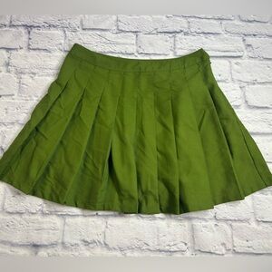 Forever 21 Green Pleated Mini Skirt. Size Large. Preppy. Academia.
